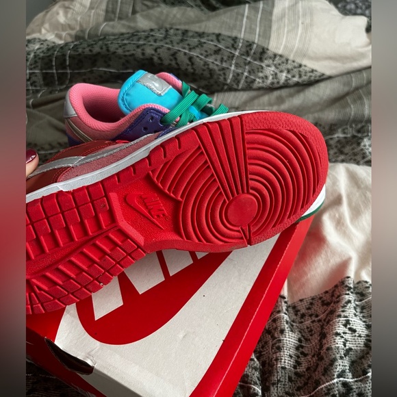 Women’s Nike Dunk Low SE - Picture 4 of 4